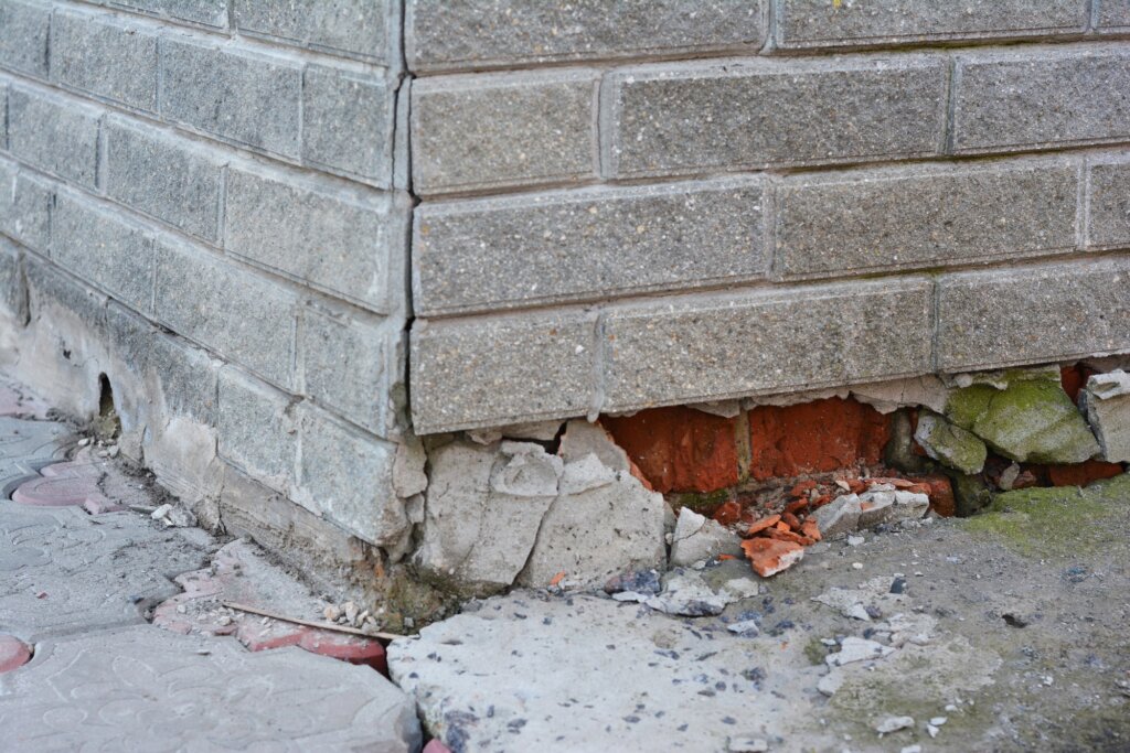 House foundation damage that needs repair