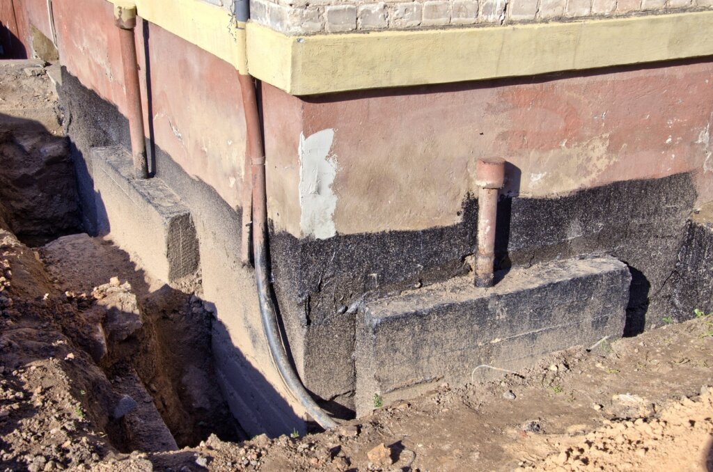 Foundation repair of old urban house