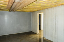 signs of water damage to foundation in basement