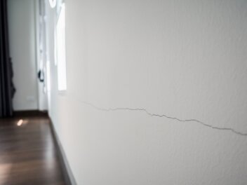 hairline crack on wall foundation settling